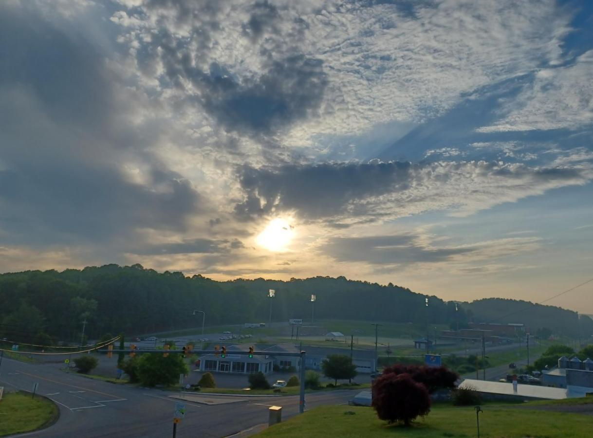 Knob Hill Motor Lodge Hillsville Exteriér fotografie